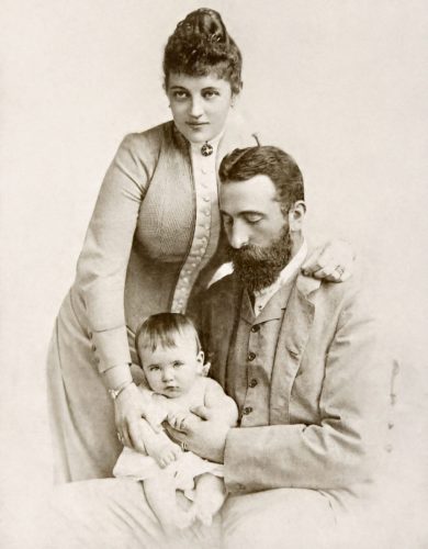 Александър Батенберг заедно със своята съпруга и невръстен син