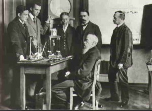 Психологът Вилхелм Вундт в своята лаборатория