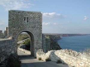 Съвременна възстановка на портата на крепостната стена 