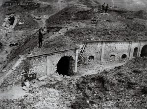 Разрушени от българската артилерия фортификационни съоръжения при превземането на крепостта Айваз баба, 1913 г.; lostbulgaria.com