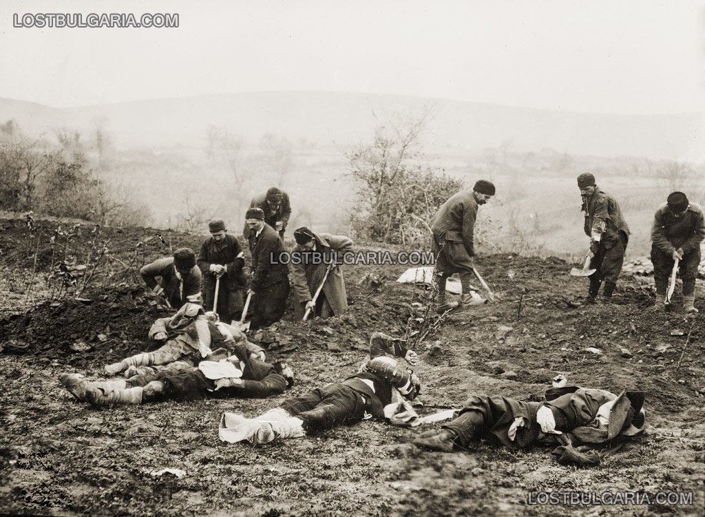 Погребване на убитите войници край Чаталджа, 1912 г.
