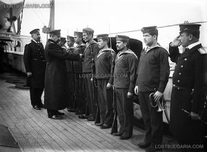Построение (строеви преглед) на борда на крайцера “Надежда” от командващия флота кап. I ранг Станчо Димитриев (1908 - 1911); снимка: lostbulgaria.com