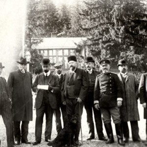Цар Фердинанд с правителството на Александър Малинов след обявяването на независимостта на Царска България, 1908 г.