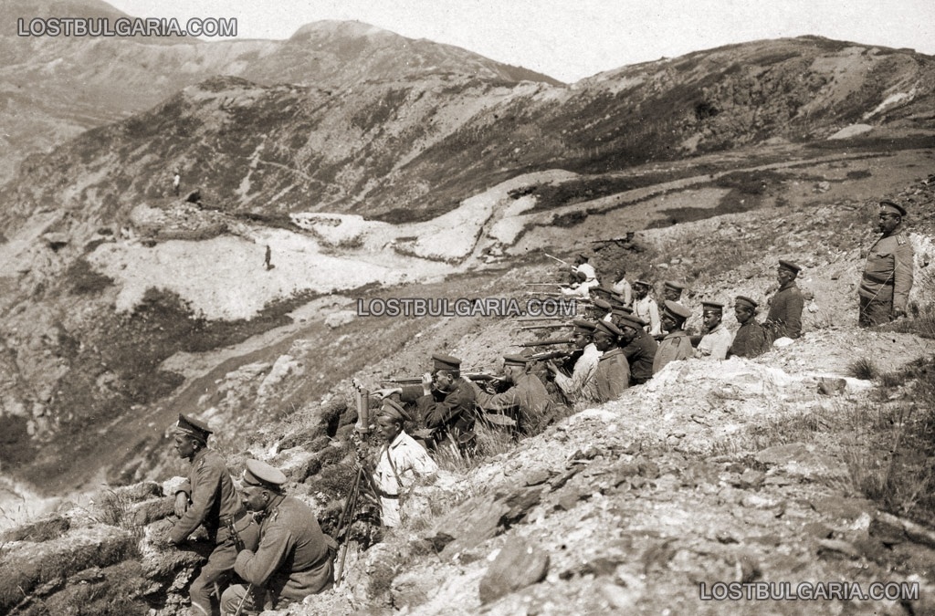 Пехотинци на позиция в планината Беласица, Южния фронт, 1918 г.