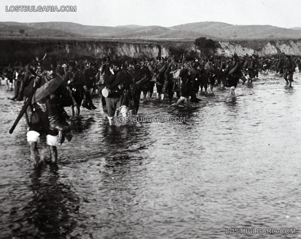 Българската пехота прекосява река Брегалница, лятото на 1913 г.