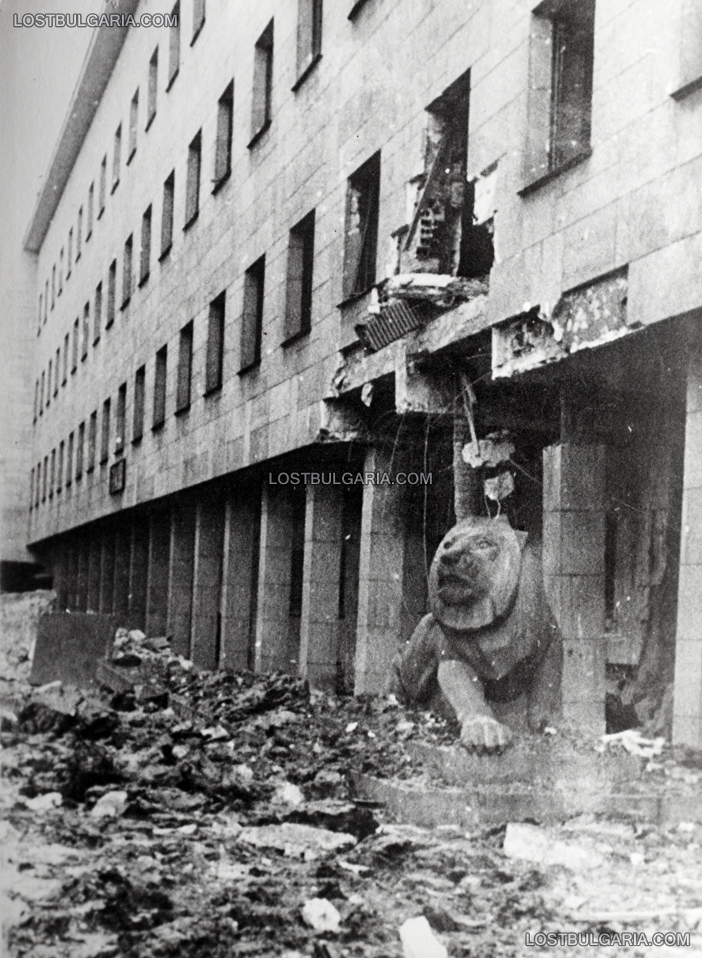 Разрушенията в София след бомбардировките на съюзническата авиация на 10 януари 1944 г.: Министерство на вътрешните работи на ул. “6-ти септември” 