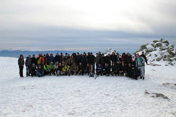 Снимка за спомен на Черни връх с една от групите.