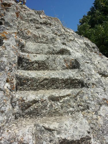 Каменното стълбище на „Глухите камъни”
