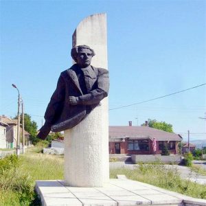 Паметникът на Горуня в родното му село Горна Кремена