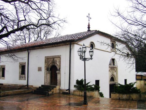 Църквата "Св. Николай" в Плевен, в която се е помещавало първото светско девическо училище източник: glasove.com