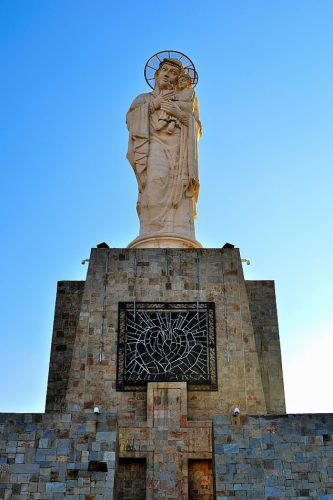 монументът "Св. Богородица", град Хасково. Снимка: http://img.photo-forum.net