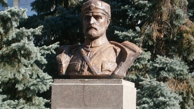 Бюст - паметник на Тодор Александров в Благоевград